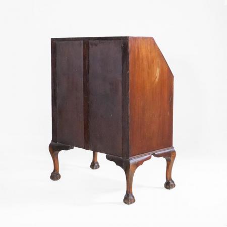 Antiker Mahagoni-Sekretär im edwardianischen Donkey-Back-Design aus den 1930er Jahren mit geprägter Leder-Schreibfläche und Messing-Schwanenhalsgriffen.