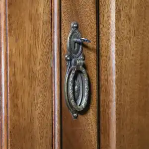 Antiker Offiziersschrank