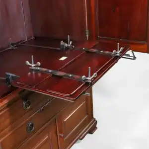 Antiker Offiziersschrank