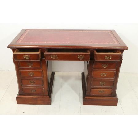 Antiker Pedestal Desk mit rotem Leder, Mahagoni, ca. 19. Jahrhundert