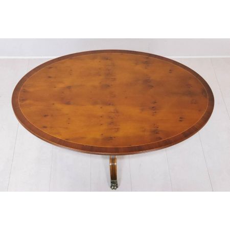 Sofatisch/ coffetable mit feinen Intarsien und Säbelbeinen
