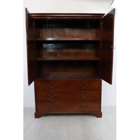 Antiker Wäscheschrank / Linen Press mit schöner Politur, Mahagoni, ca. 19. Jahrhundert