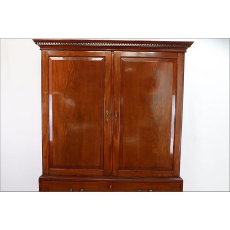 Antiker Wäscheschrank / Linen Press mit schöner Politur, Mahagoni, ca. 19. Jahrhundert