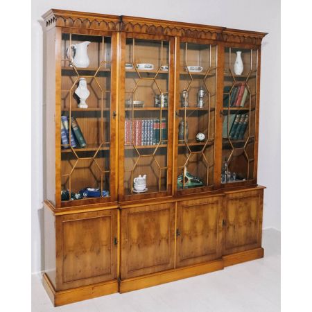 Antikes Breakfront Bookcase/ Bücherregal aus Eibe mit besonderer Patina