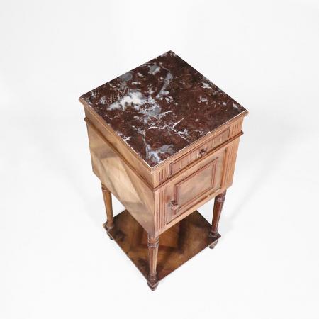 Antikes französisches Schränkchen mit Marmorplatte und Mahagoni-Dekor