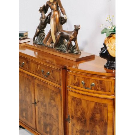 Antikes Sideboard aus Eibenholz mit kunstvollen Intarsien