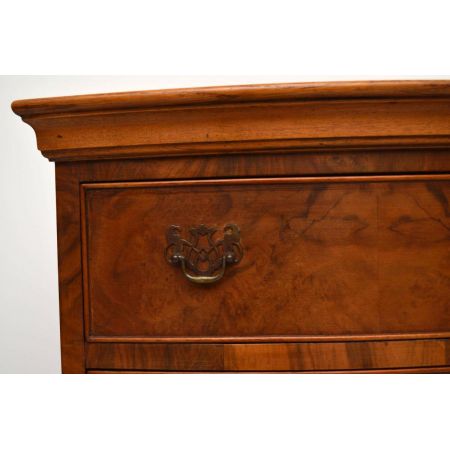Antiker Burr Walnut Bow Fronted Chest on Chest