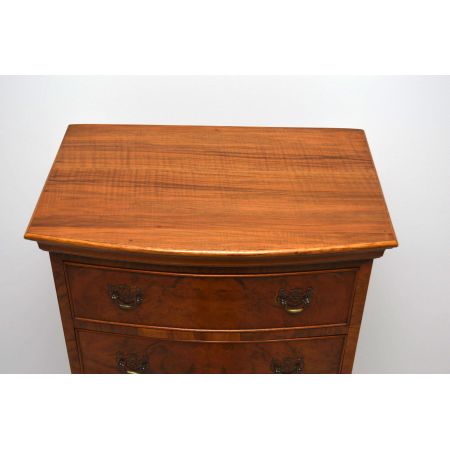Antiker Burr Walnut Bow Fronted Chest on Chest
