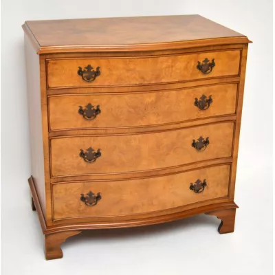 Antiker Burr Walnut Serpentine Fronted Chest of Drawers