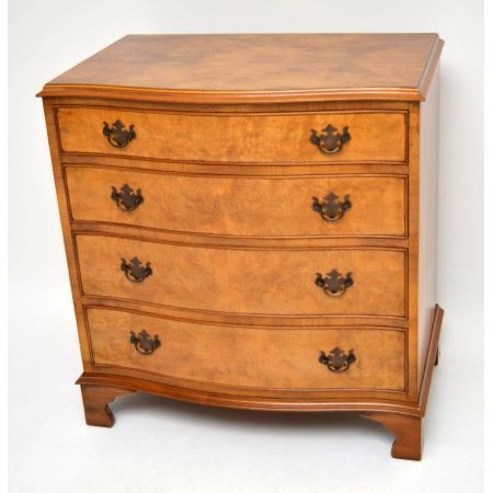 Antiker Burr Walnut Serpentine Fronted Chest of Drawers