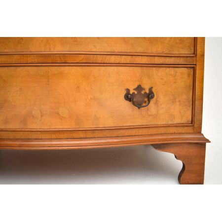 Antiker Burr Walnut Serpentine Fronted Chest of Drawers