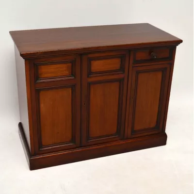 Antiker viktorianischer Mahagoni Schrank / Anrichte