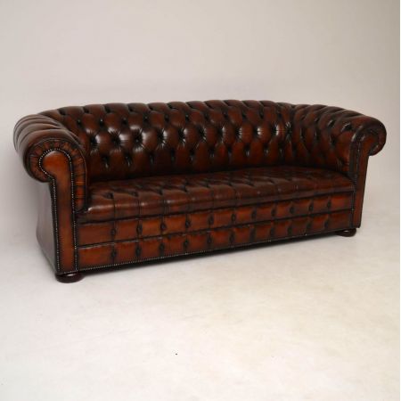 Antikes tief geknöpftes Leder Chesterfield 3-Sitzer-Sofa