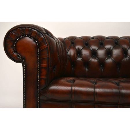 Antikes tief geknöpftes Leder Chesterfield 3-Sitzer-Sofa