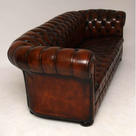 Antikes tief geknöpftes Leder Chesterfield 3-Sitzer-Sofa
