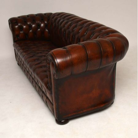 Antikes tief geknöpftes Leder Chesterfield 3-Sitzer-Sofa
