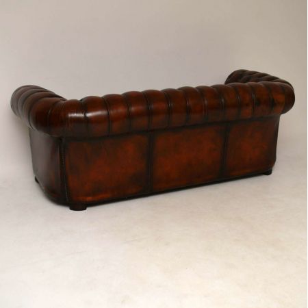 Antikes tief geknöpftes Leder Chesterfield 3-Sitzer-Sofa