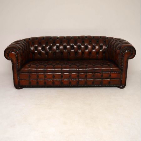 Antikes tief geknöpftes Leder Chesterfield 3-Sitzer-Sofa