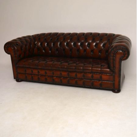 Antikes tief geknöpftes Leder Chesterfield 3-Sitzer-Sofa