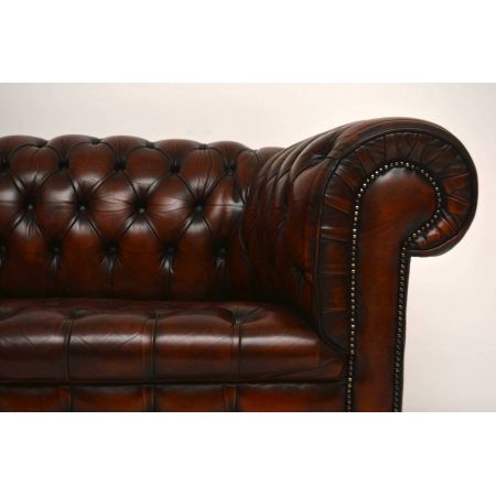 Antikes tief geknöpftes Leder Chesterfield 3-Sitzer-Sofa