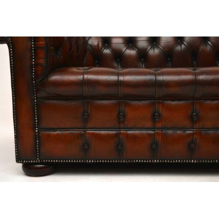 Antikes tief geknöpftes Leder Chesterfield 3-Sitzer-Sofa