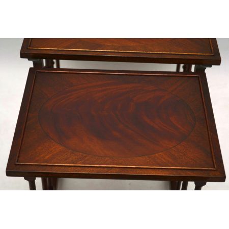 Antike Mahogany Nest of Four Tables