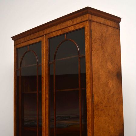 Antik Burr Walnuss Bücherregal Schrank mit Showcase Vitrine