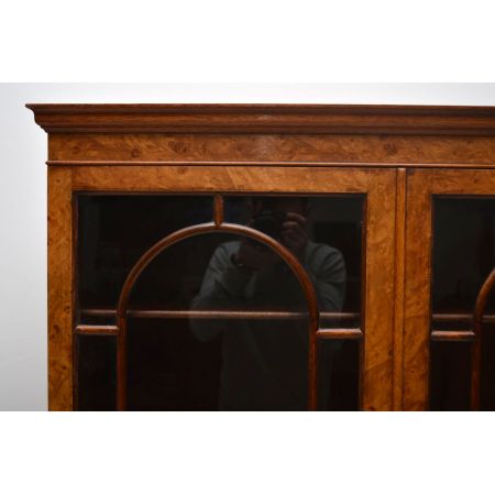 Antik Burr Walnuss Bücherregal Schrank mit Showcase Vitrine