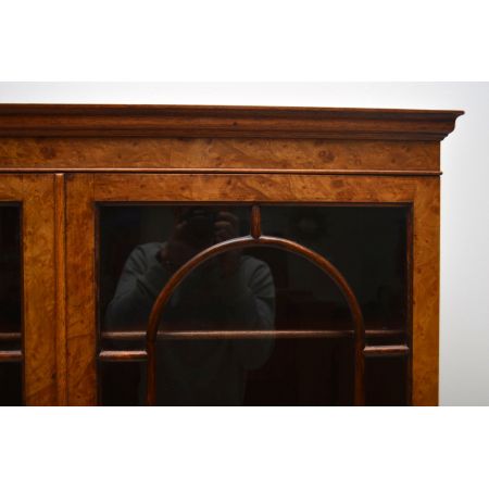 Antik Burr Walnuss Bücherregal Schrank mit Showcase Vitrine