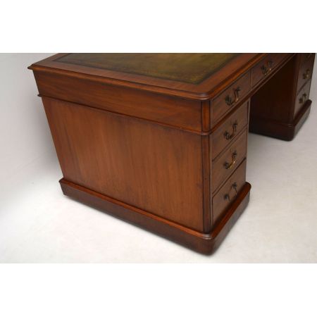 Großer antiker Mahagoni Schreibtisch, viktorianisch