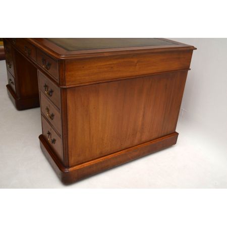 Großer antiker Mahagoni Schreibtisch, viktorianisch