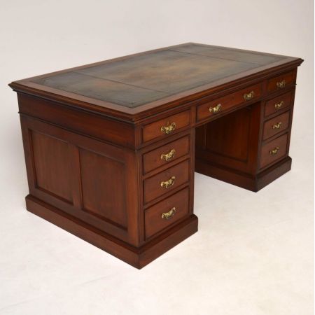 Großer Antiker Victorian Mahogany Pedestal Desk