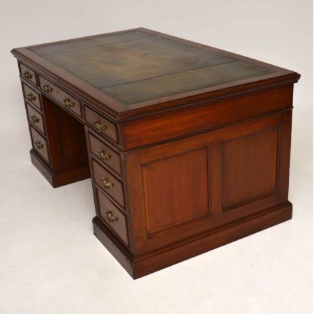 Großer Antiker Victorian Mahogany Pedestal Desk