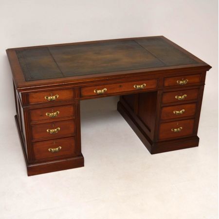 Großer Antiker Victorian Mahogany Pedestal Desk