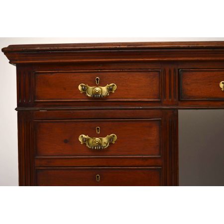 Großer Antiker Victorian Mahogany Pedestal Desk