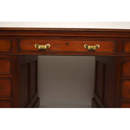 Großer Antiker Victorian Mahogany Pedestal Desk