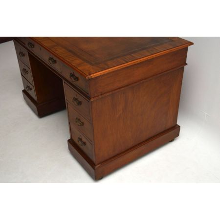 Antiker viktorianische Walnuss-Sockel-Schreibtisch Bürotisch