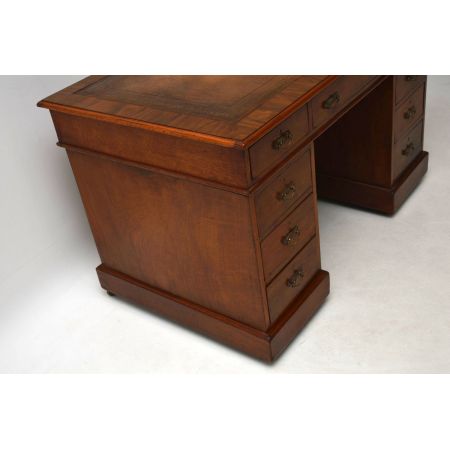 Antiker viktorianische Walnuss-Sockel-Schreibtisch Bürotisch