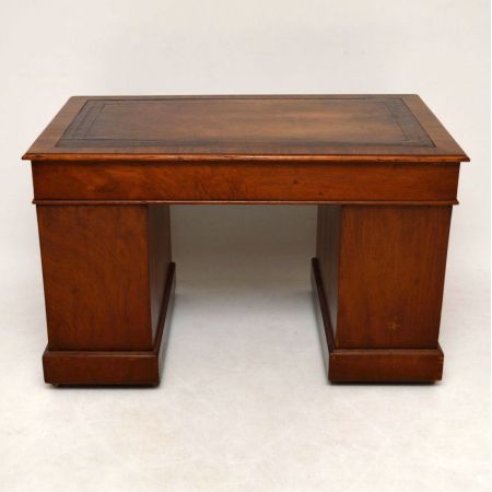 Antiker viktorianische Walnuss-Sockel-Schreibtisch Bürotisch