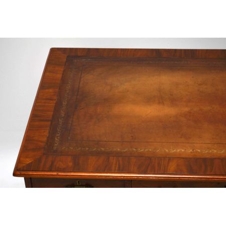 Antiker viktorianische Walnuss-Sockel-Schreibtisch Bürotisch