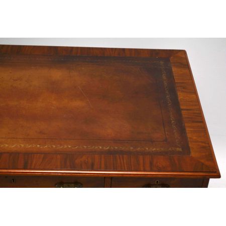 Antiker viktorianische Walnuss-Sockel-Schreibtisch Bürotisch