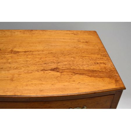 Kleine Antike Ahorn Kommode mit vier Schublade Nachttisch Kleiderkommode antik