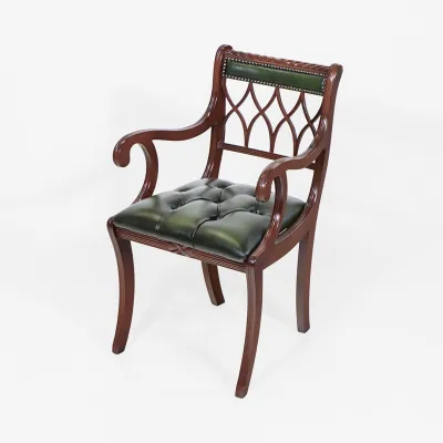 Chesterfield Stuhl mit Armlehne „Gothic Back Carver“ – Grünes Leder & Mahagoni