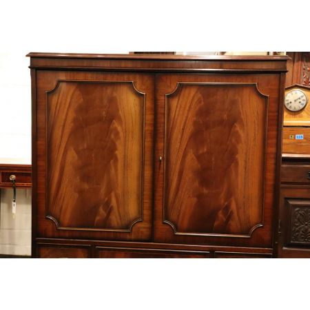 Außergewöhnlicher Wohnzimmerschrank, Mahagoni, restauriert