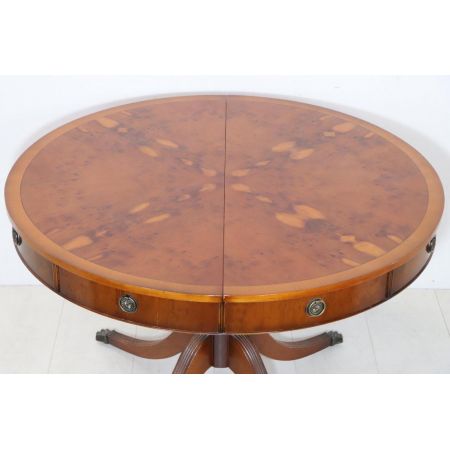 Ausziehbarer englischer Drum Dining Table, in Eibe, mit 2 extra Platten - sofort lieferbar