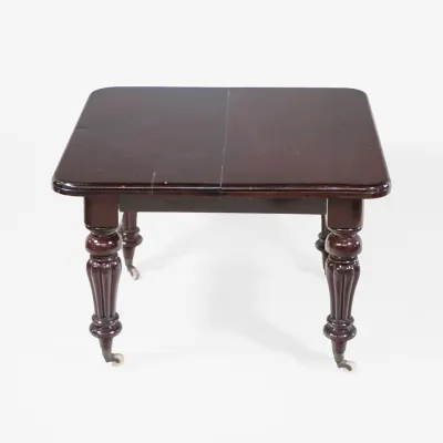 Ausziehbarer Esstisch