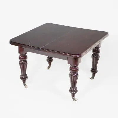 Ausziehbarer Esstisch