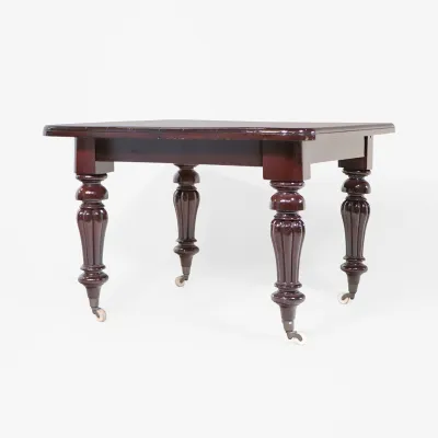 Ausziehbarer Esstisch