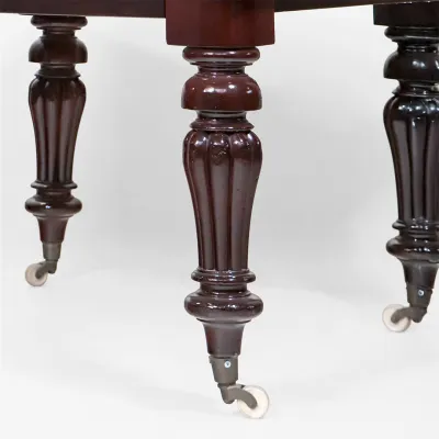 Ausziehbarer Esstisch