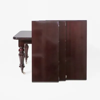 Ausziehbarer Esstisch